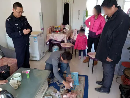 17萬當垃圾丟掉：驚慌失措！全家上陣翻找垃圾桶